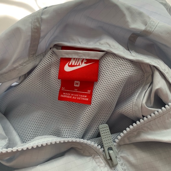 Women’s Nike windbreaker white& silver - Picture 2 of 3